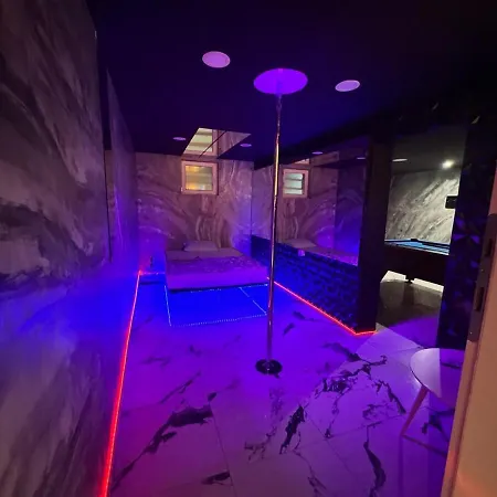 Nonstop Nights Apartmans Apartment *